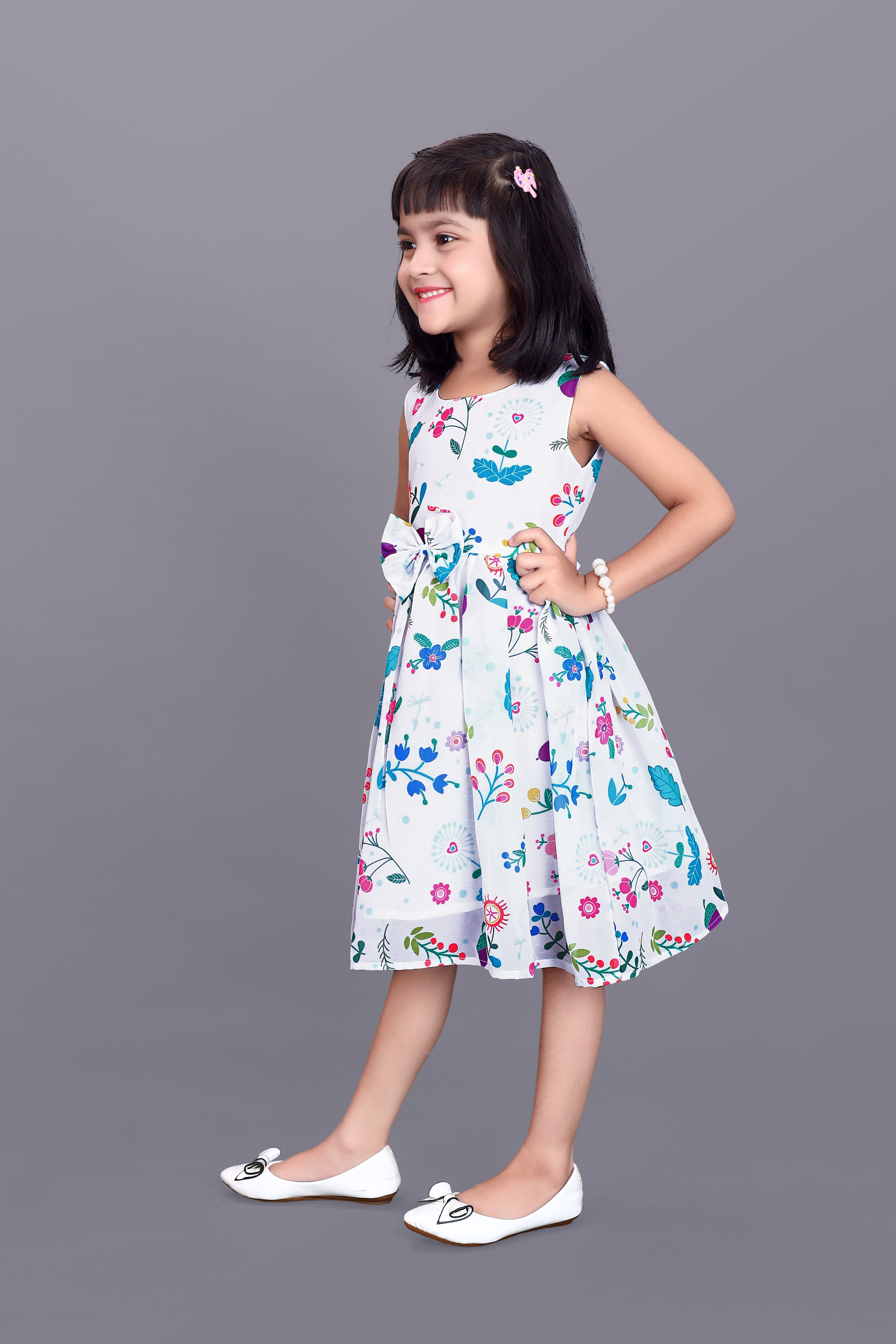 Kids Girls Knee Length White Flower Leaf Design Festive/Wedding Georgette Fit & Flare  Dress